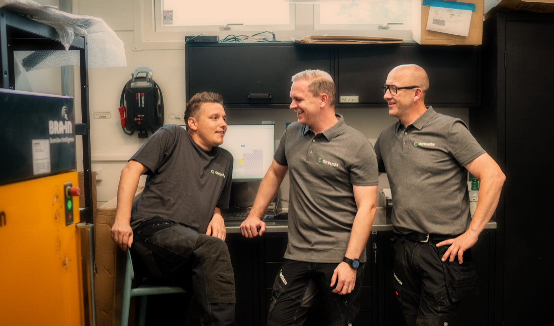 Medarbetare hos Carbucks skapar god stämning och samarbete i verkstaden